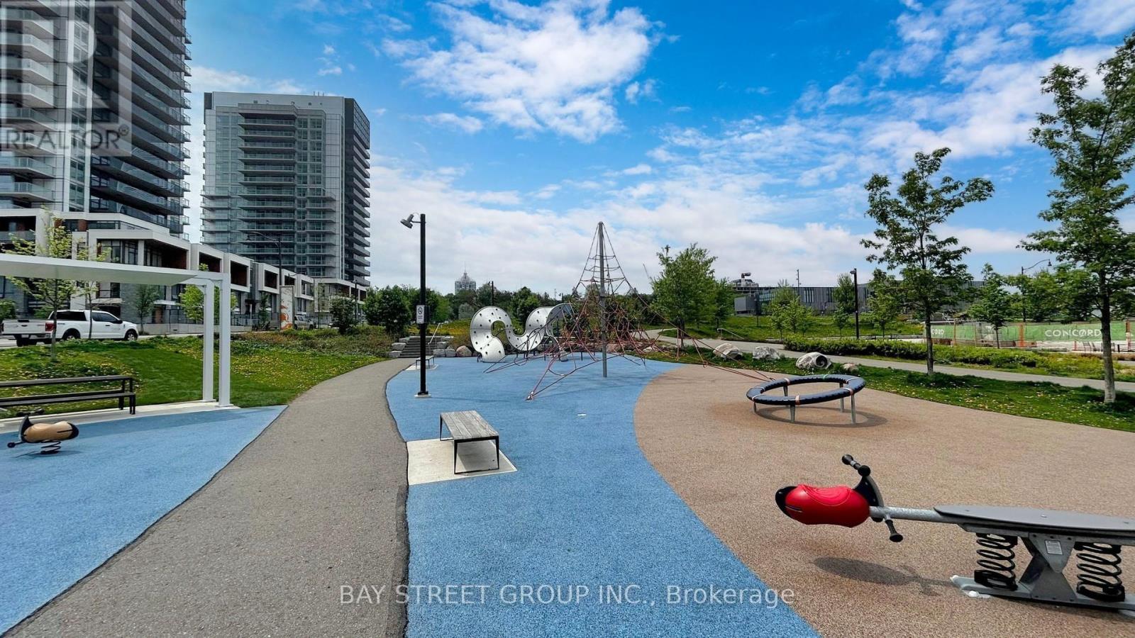 Photo 3 of 1507 27 Mcmahon Drive, Toronto ON
