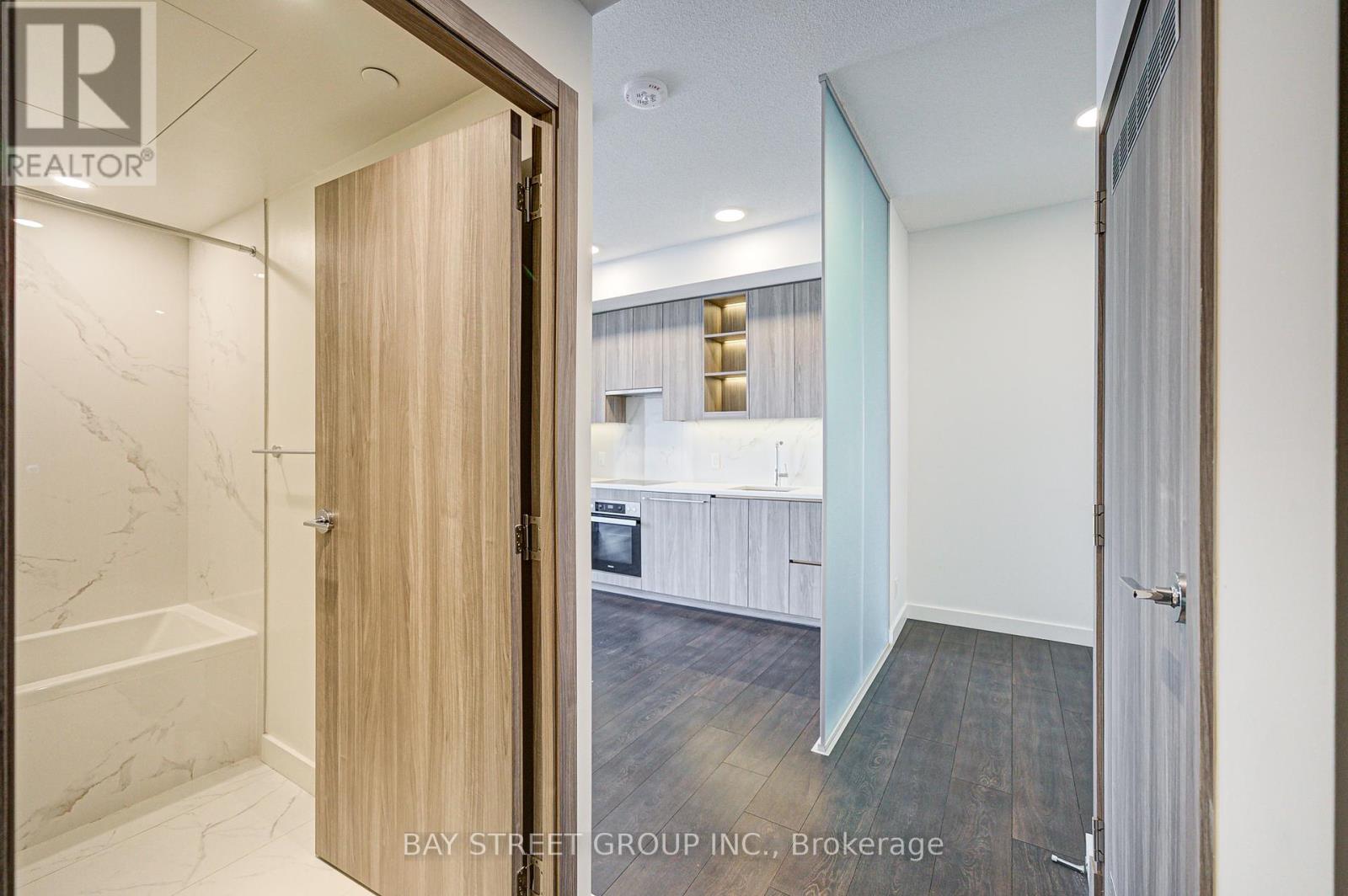 Photo 6 of 1507 27 Mcmahon Drive, Toronto ON