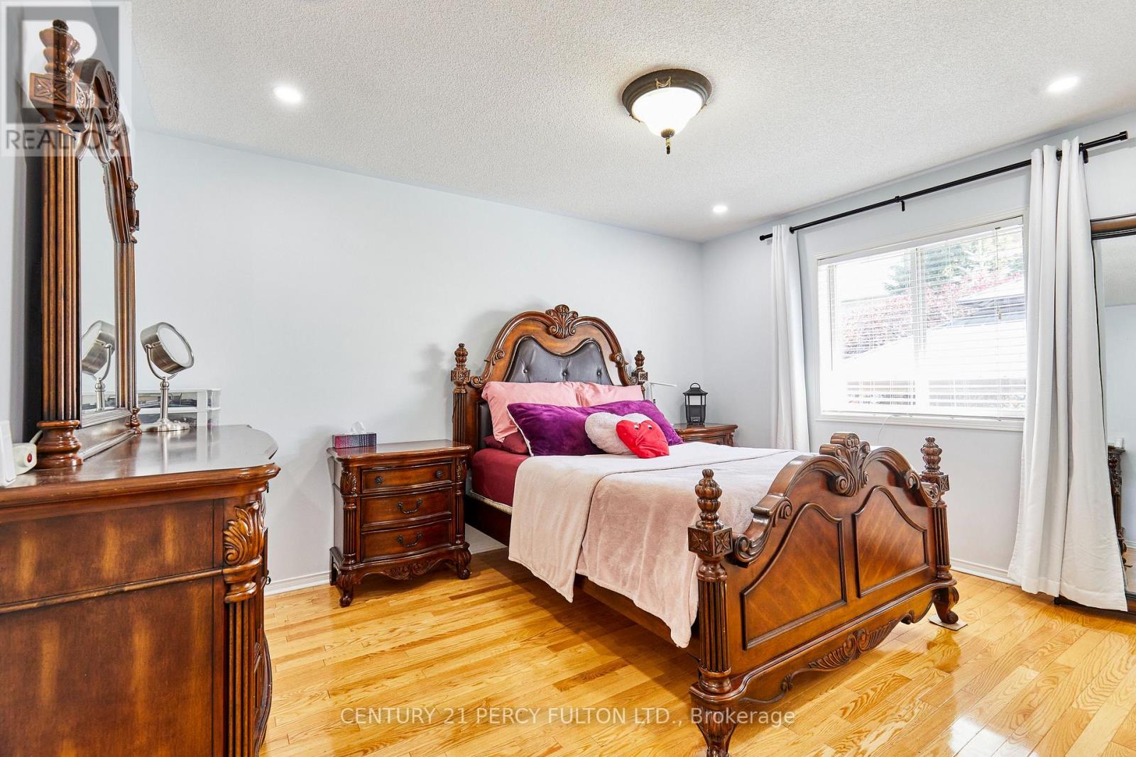 Photo 5 of 483 Ormond Drive, Oshawa ON