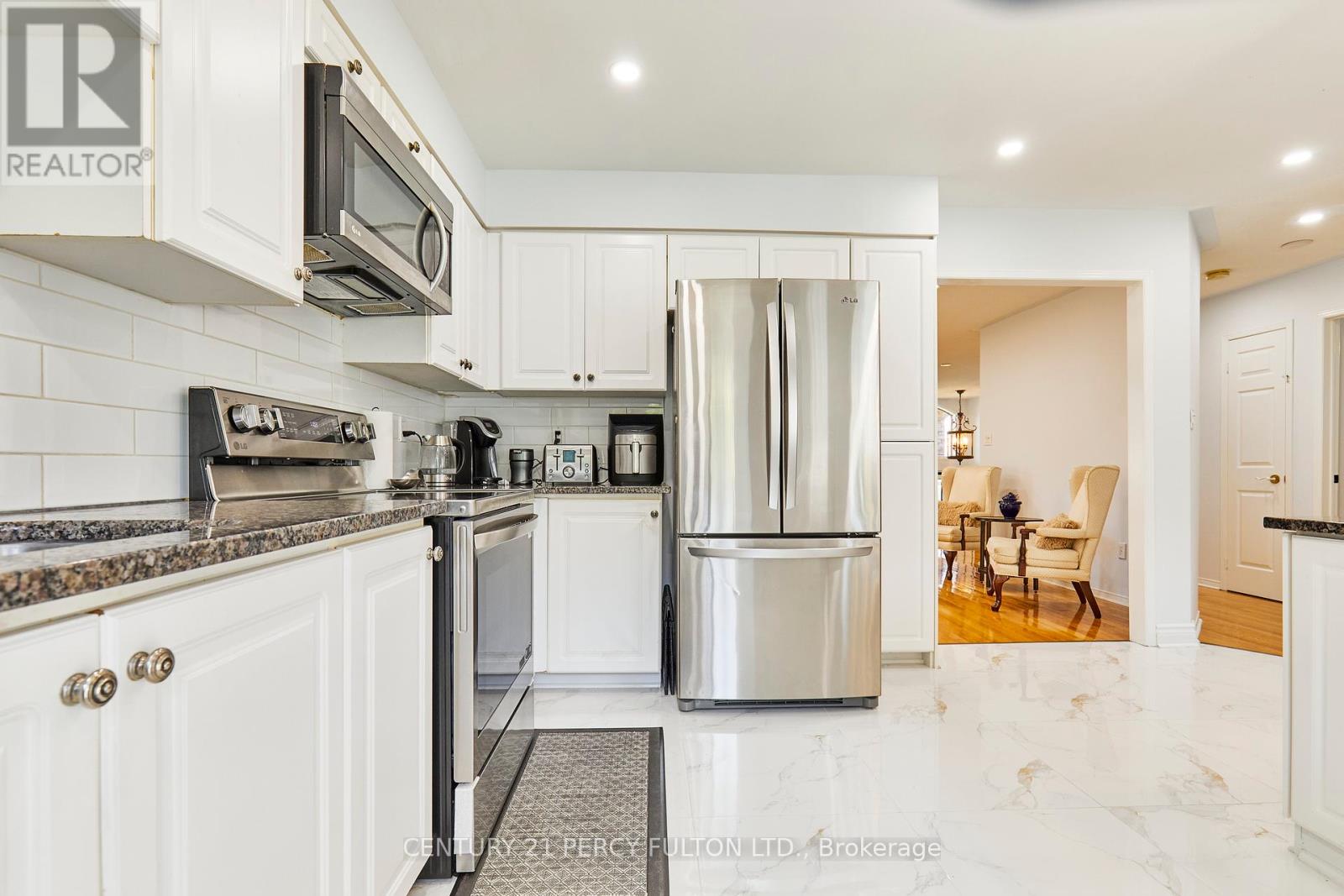 Photo 6 of 483 Ormond Drive, Oshawa ON