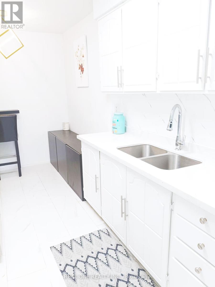 Photo 7 of 120 3740 Don Mills Road, Toronto ON