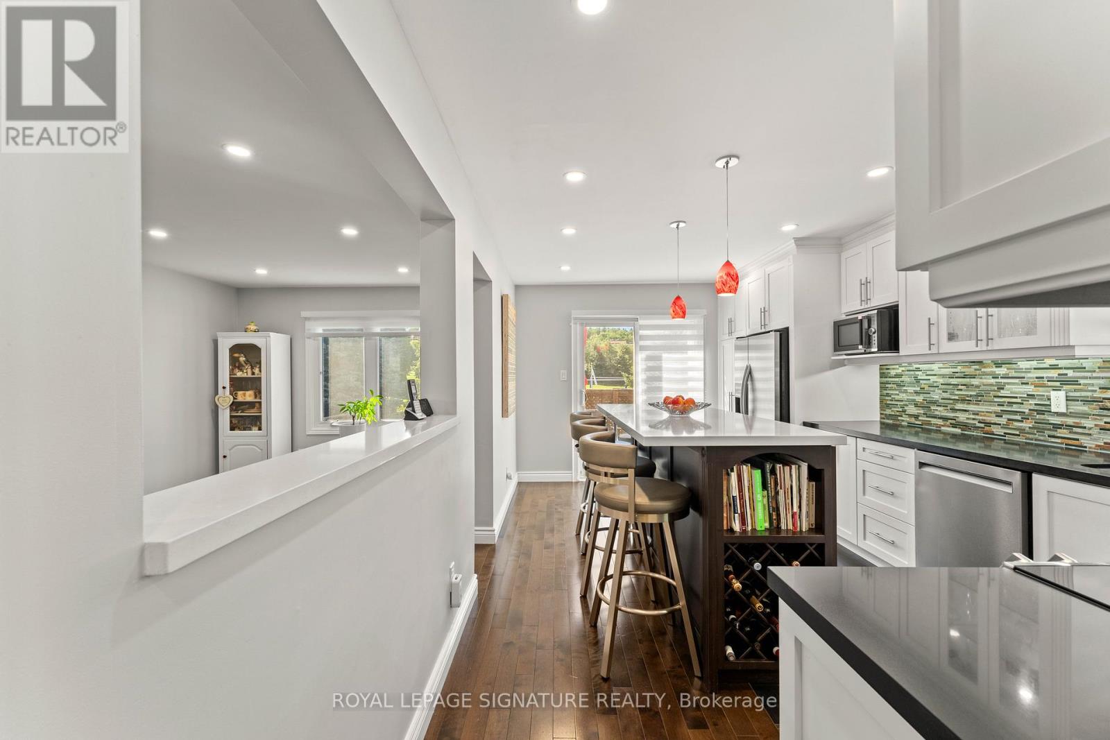 Photo 12 of 46 Marchwood Crescent, Richmond Hill ON