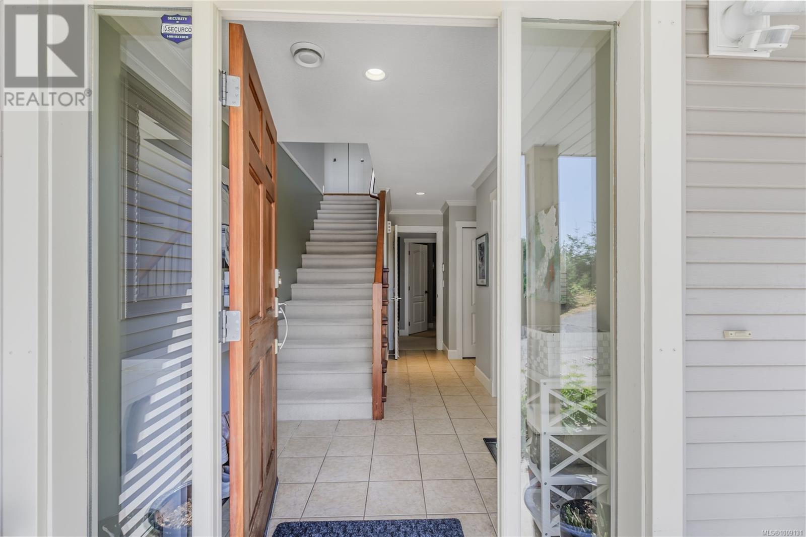 Photo 3 of 3530 Ross Rd, Nanaimo BC