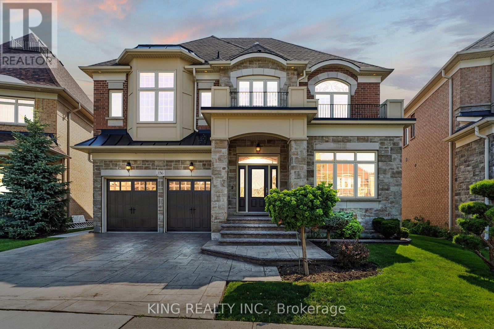Photo 38 of 136 Coastline Drive, Brampton ON