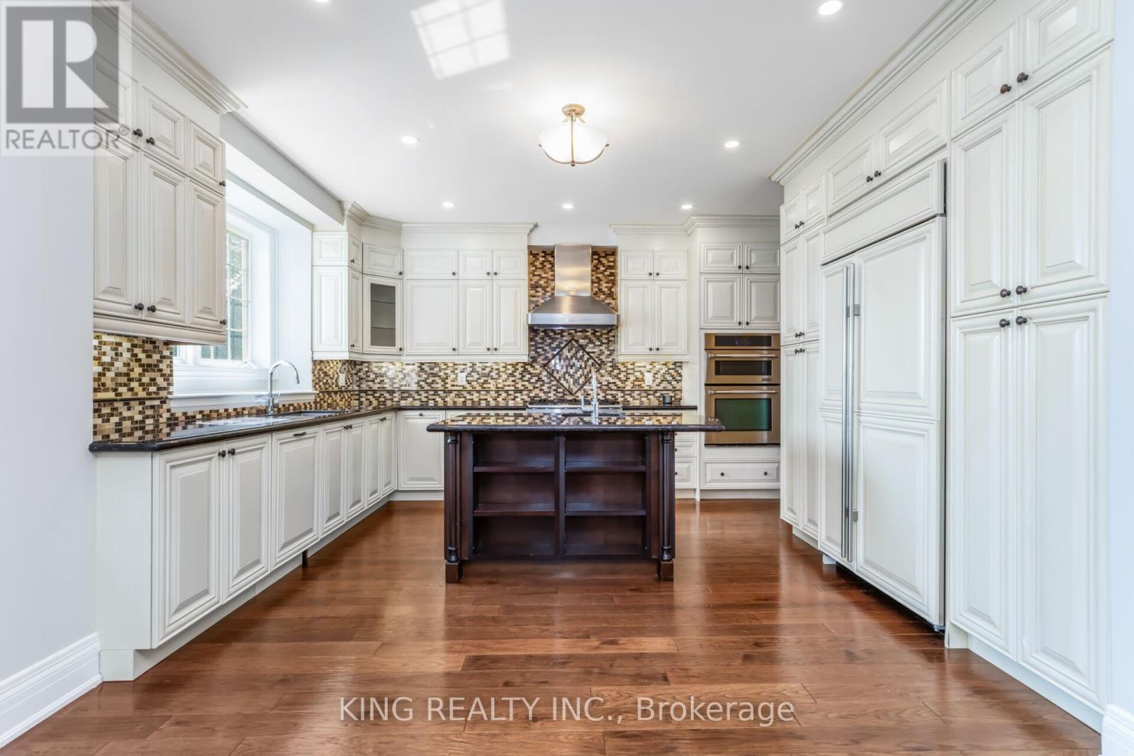 Photo 23 of 136 Coastline Drive, Brampton ON