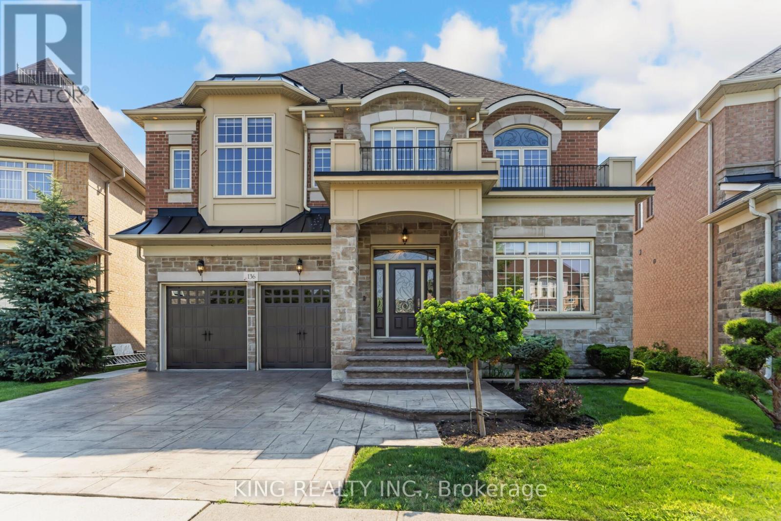 Photo 14 of 136 Coastline Drive, Brampton ON
