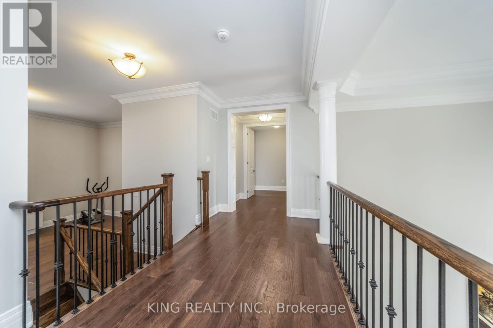 Photo 34 of 136 Coastline Drive, Brampton ON