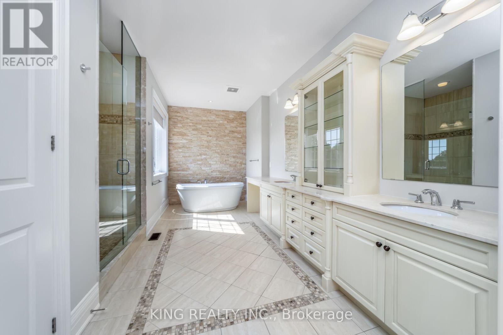 Photo 4 of 136 Coastline Drive, Brampton ON