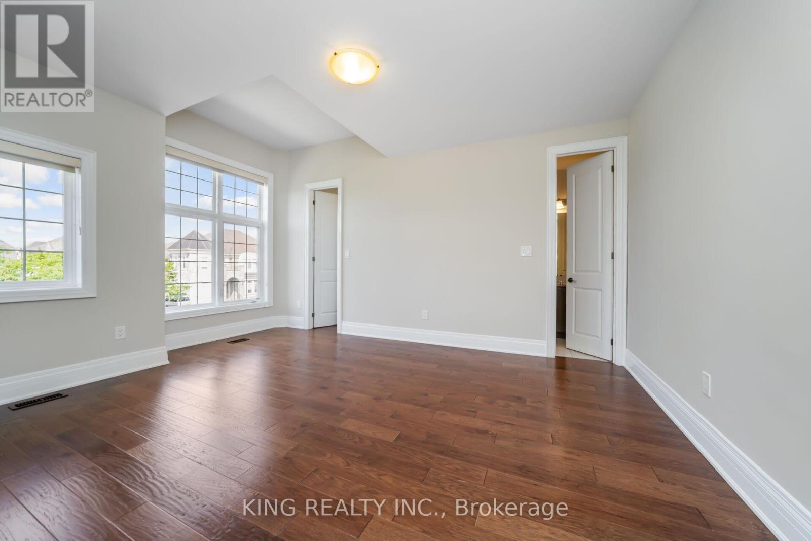 Photo 26 of 136 Coastline Drive, Brampton ON
