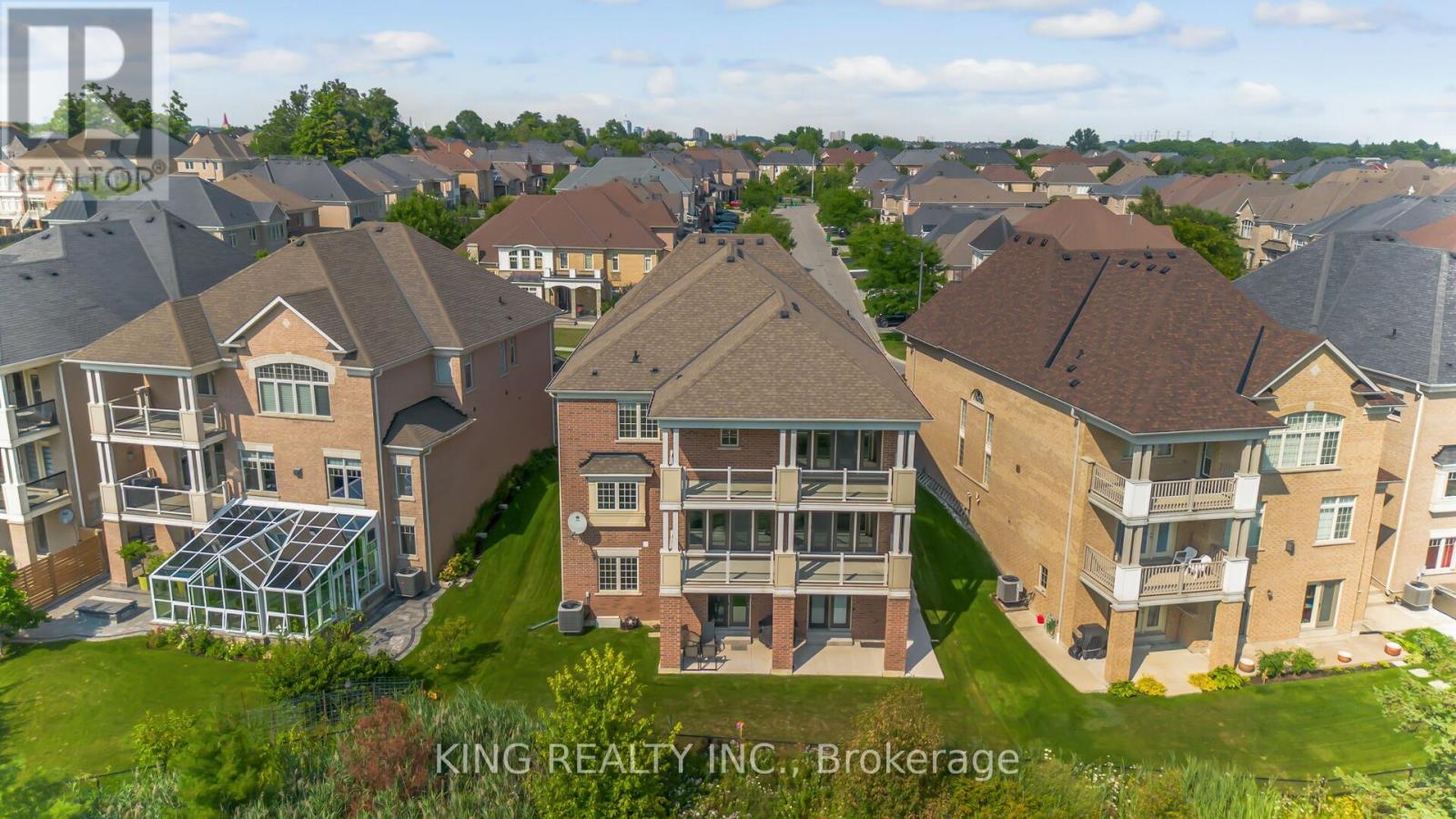 Photo 31 of 136 Coastline Drive, Brampton ON