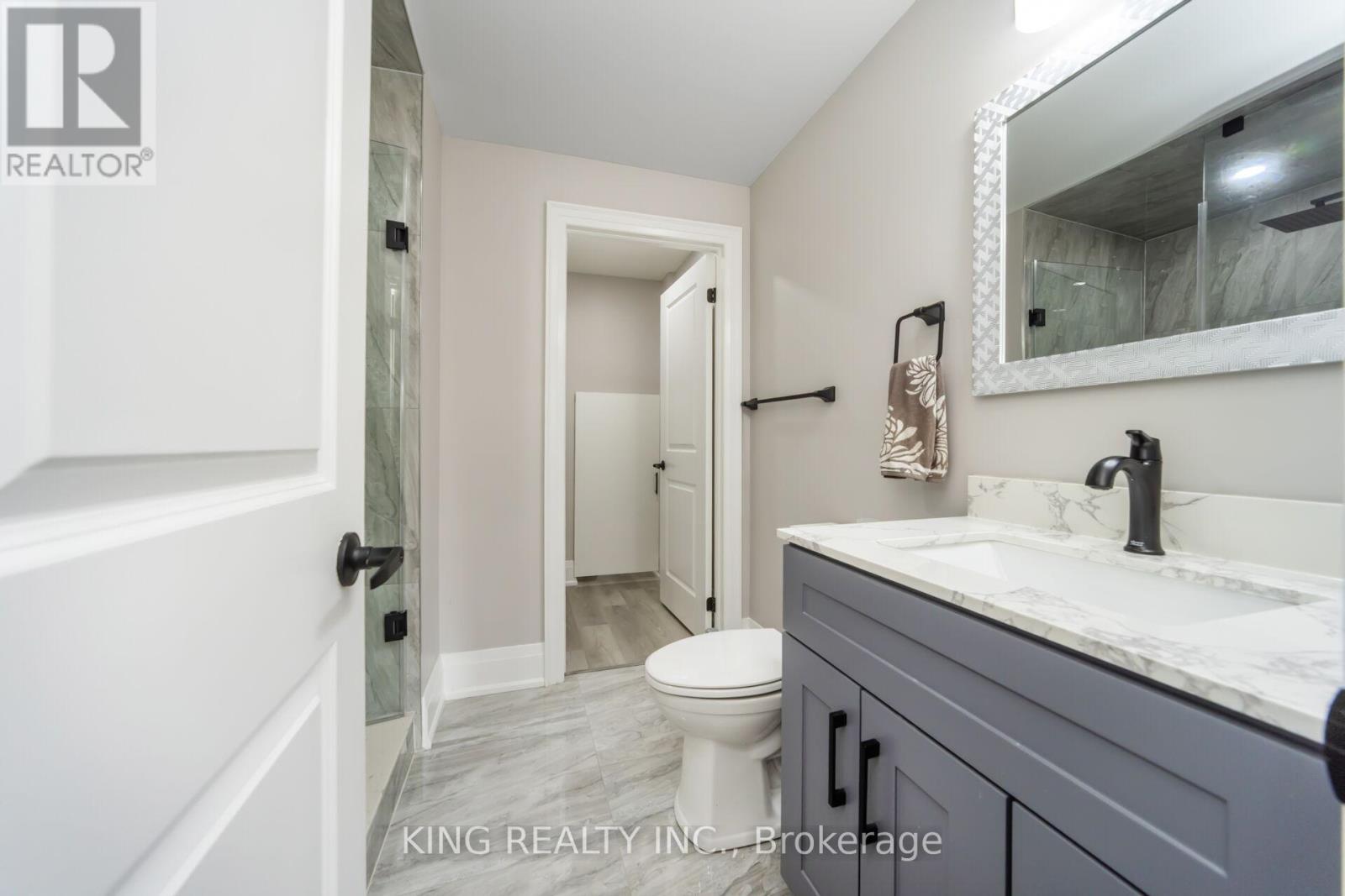 Photo 15 of 136 Coastline Drive, Brampton ON