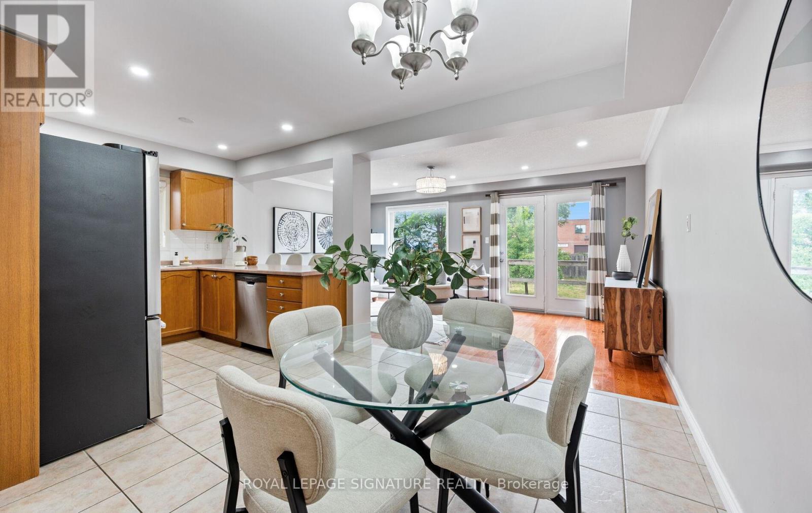 Photo 10 of 541 Pelletier Court, Newmarket ON