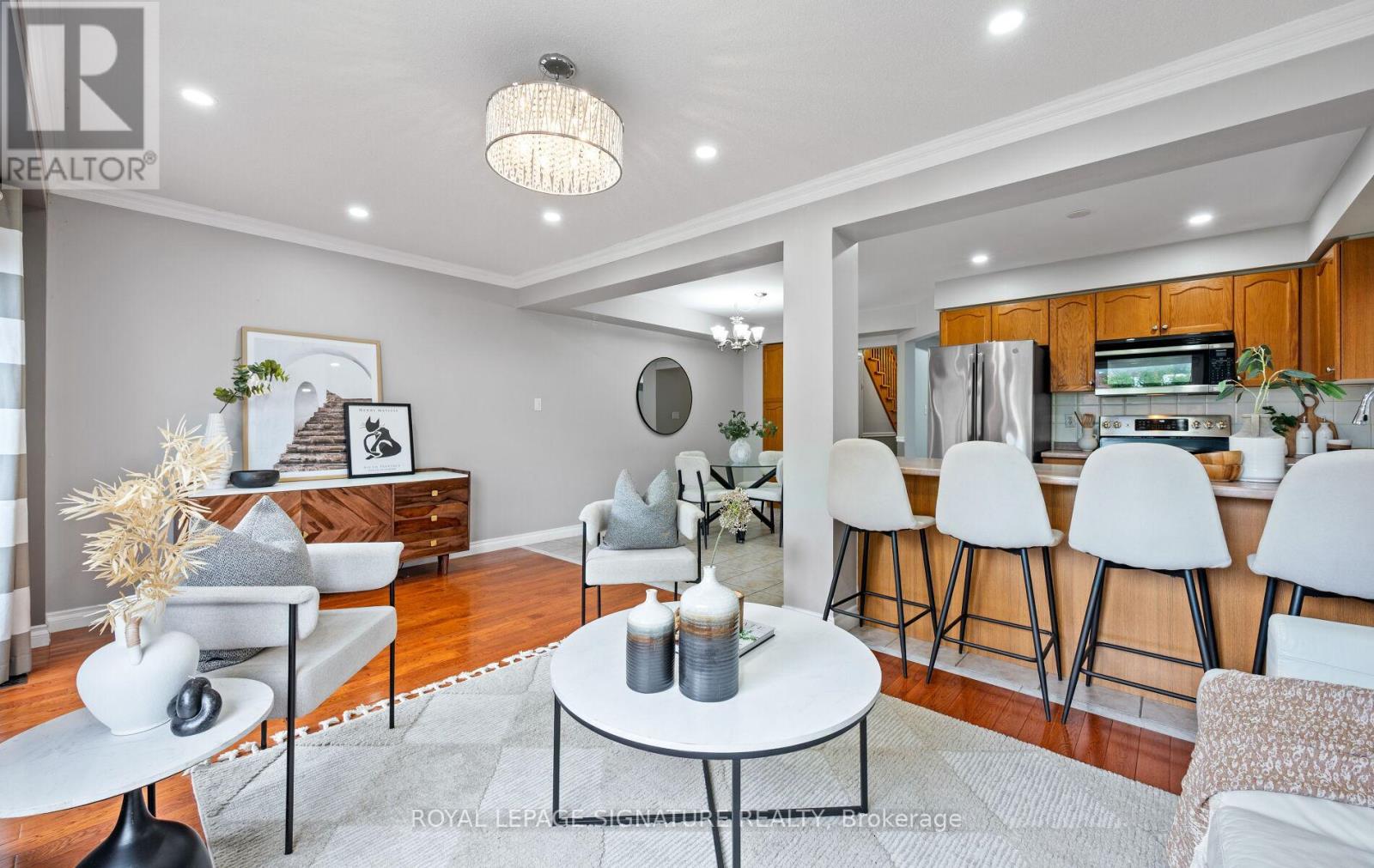 Photo 14 of 541 Pelletier Court, Newmarket ON