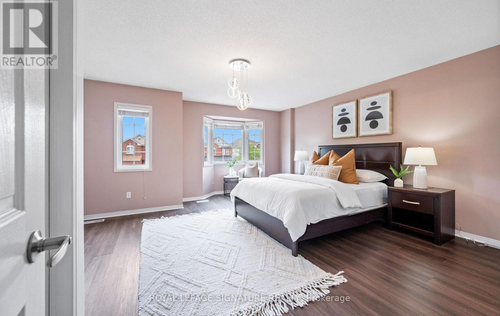 Photo 20 of 541 Pelletier Court, Newmarket ON