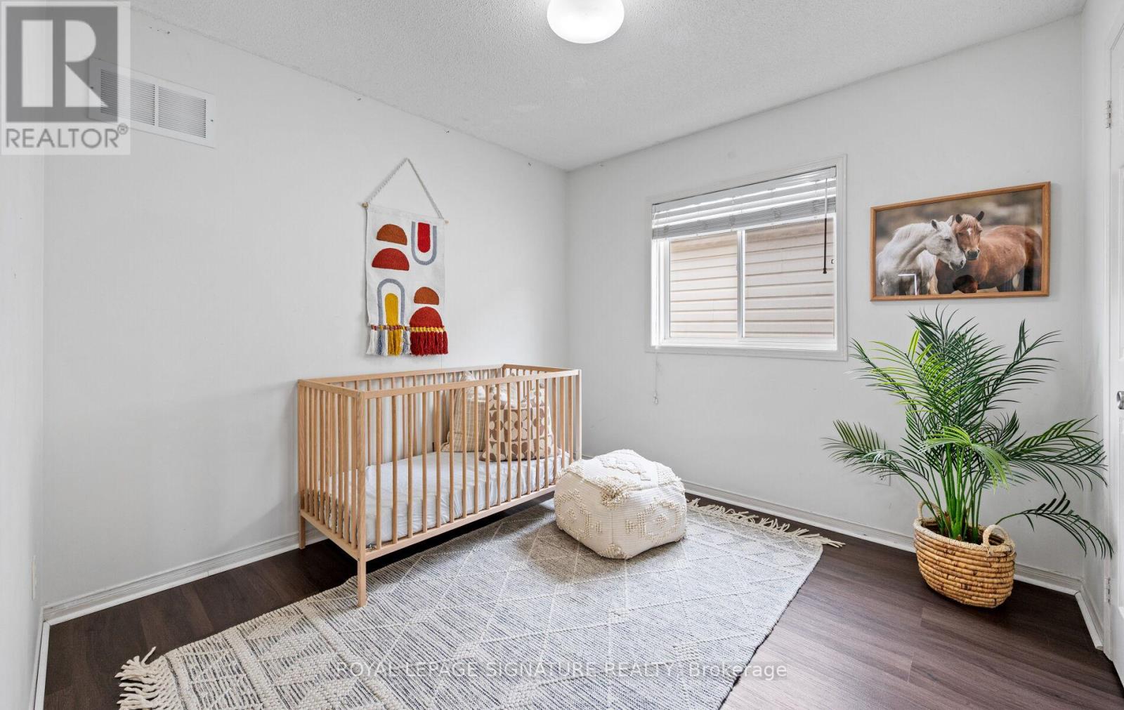 Photo 26 of 541 Pelletier Court, Newmarket ON