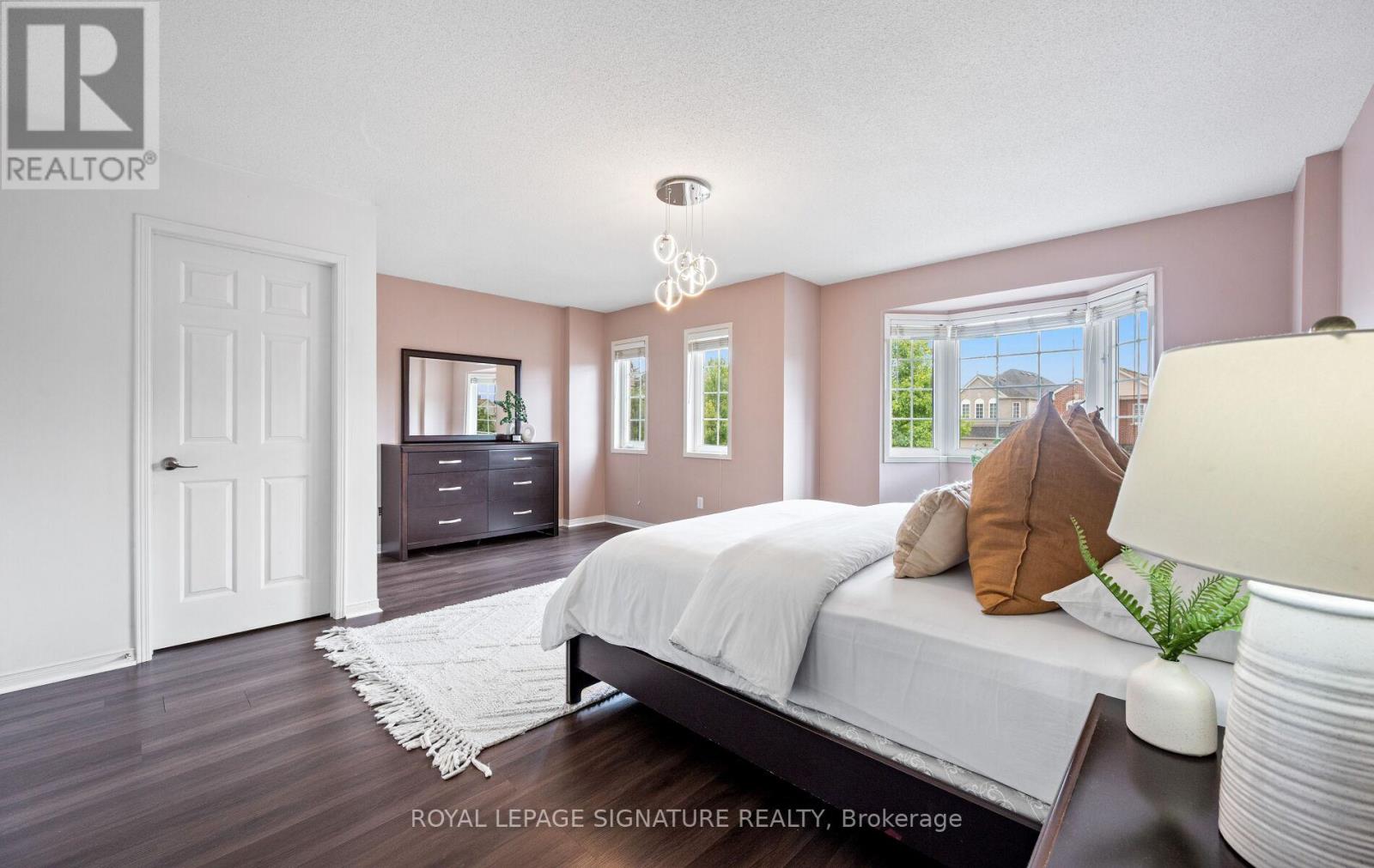 Photo 22 of 541 Pelletier Court, Newmarket ON
