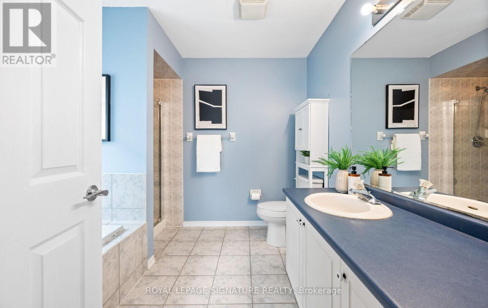 Photo 23 of 541 Pelletier Court, Newmarket ON