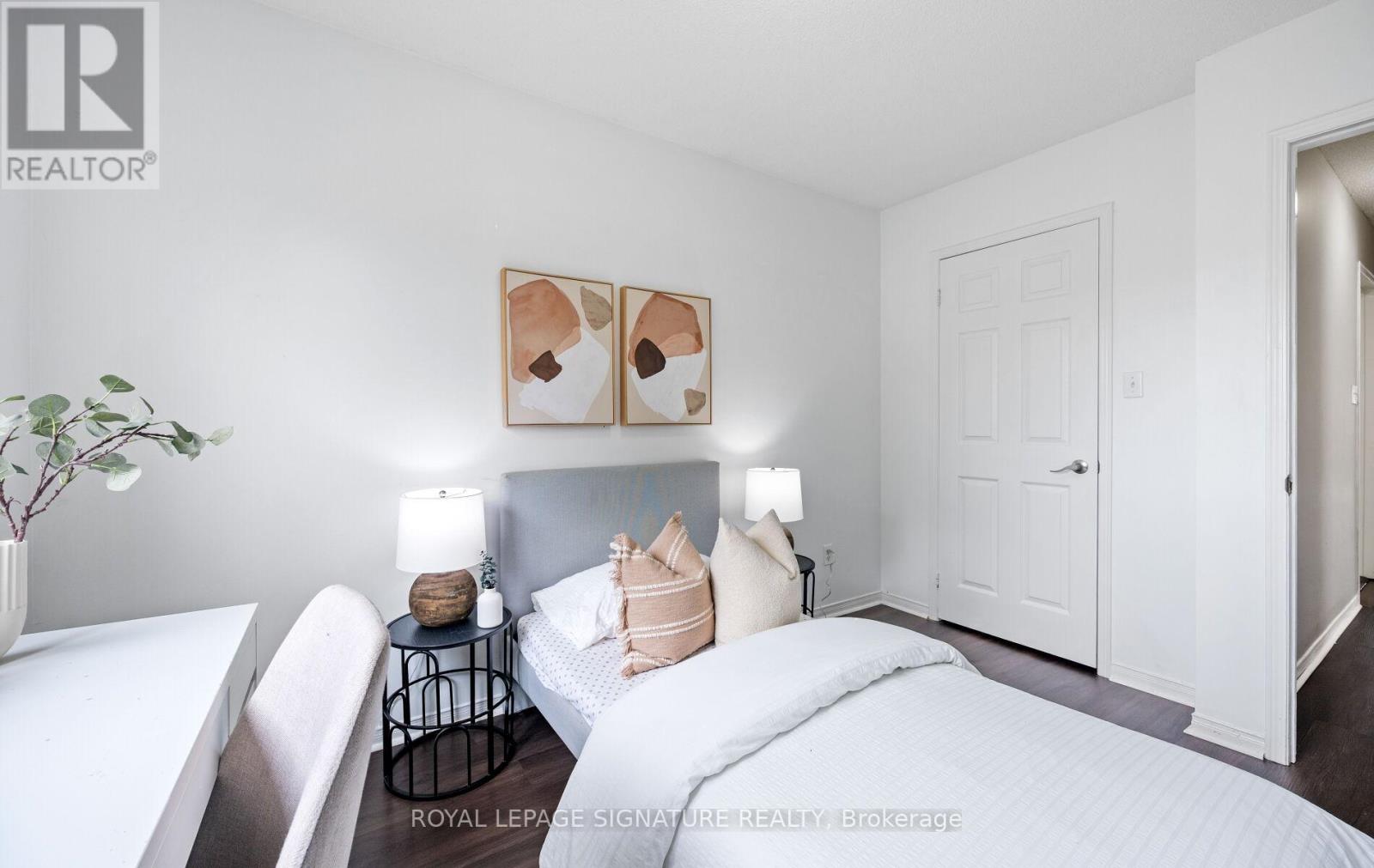 Photo 31 of 541 Pelletier Court, Newmarket ON