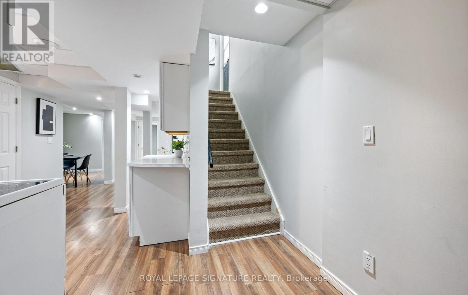 Photo 35 of 541 Pelletier Court, Newmarket ON