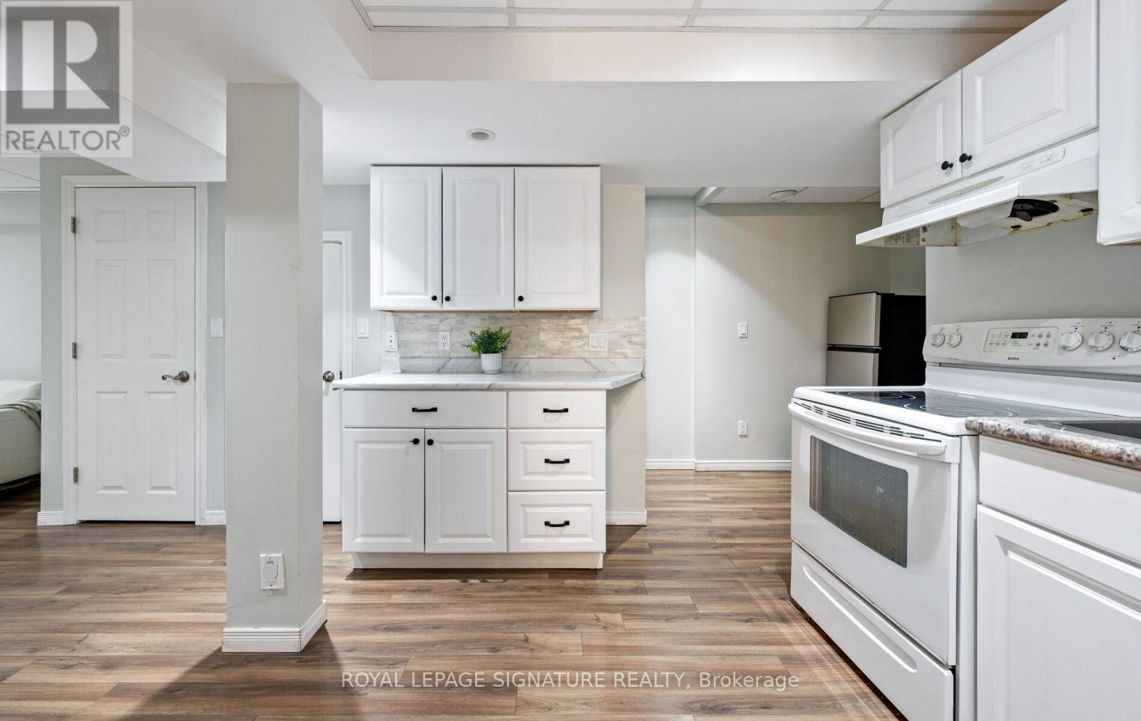 Photo 36 of 541 Pelletier Court, Newmarket ON