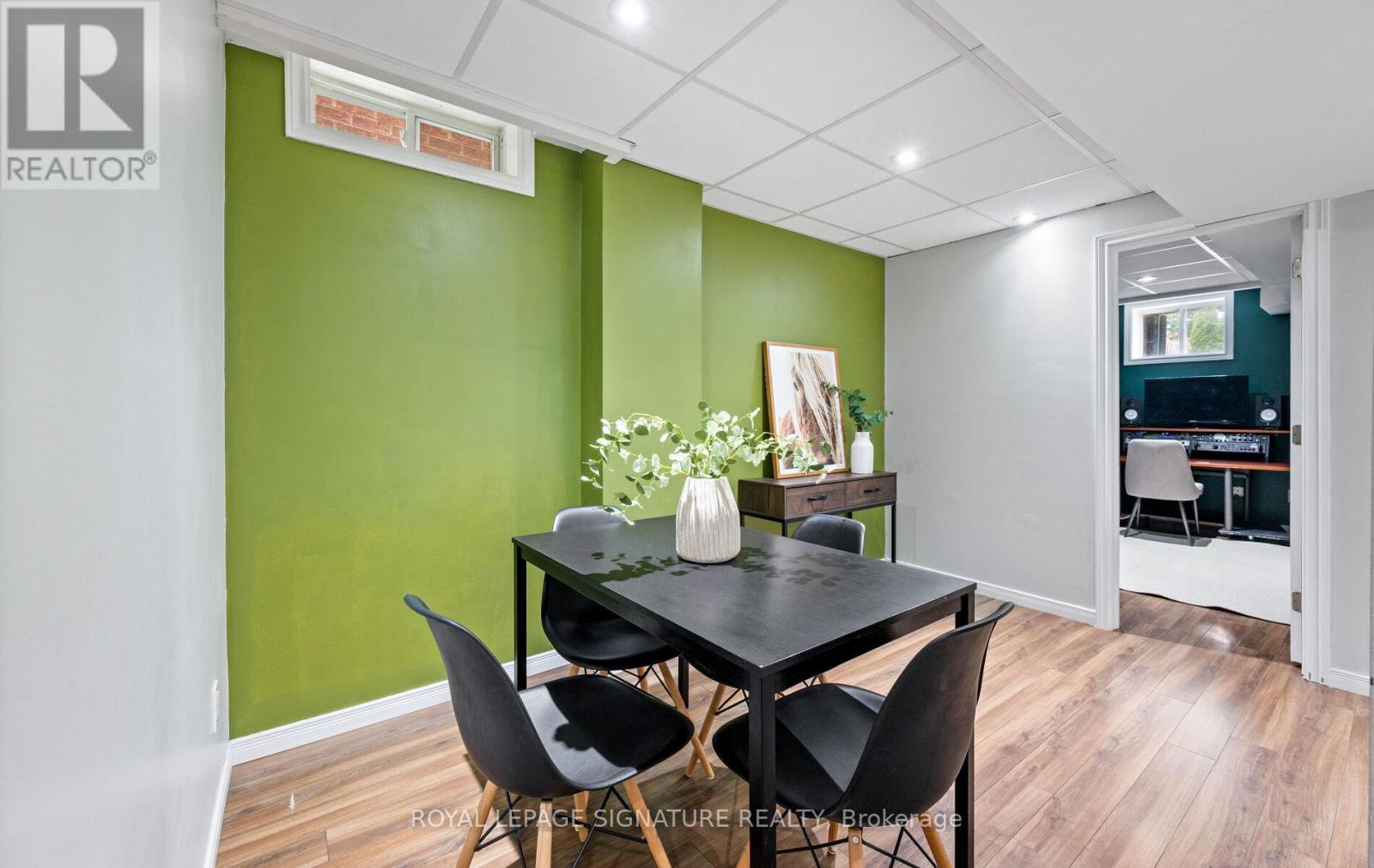 Photo 40 of 541 Pelletier Court, Newmarket ON