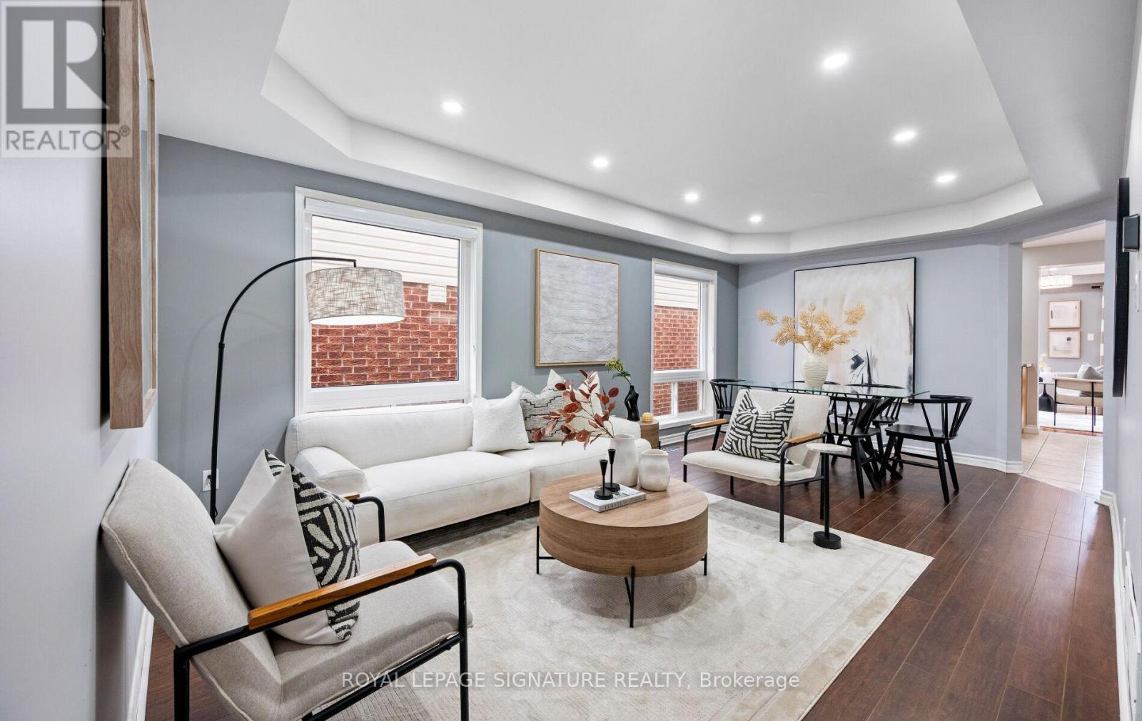 Photo 4 of 541 Pelletier Court, Newmarket ON