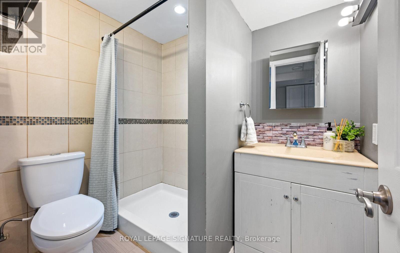 Photo 45 of 541 Pelletier Court, Newmarket ON
