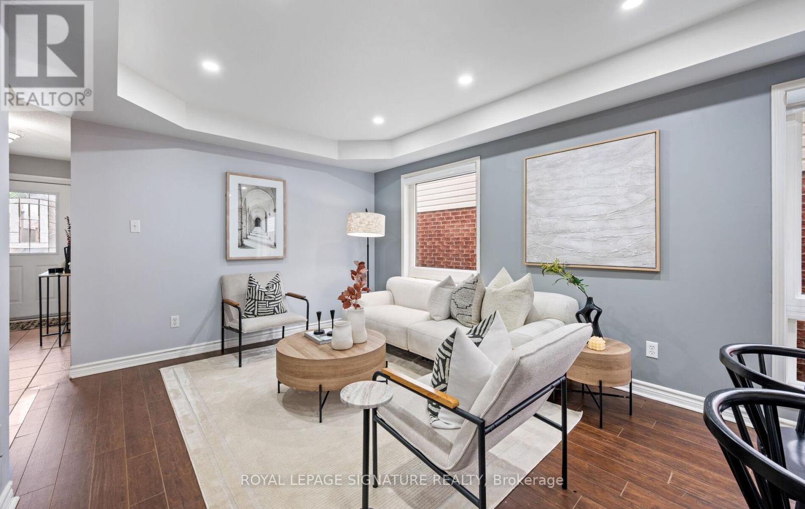 Photo 5 of 541 Pelletier Court, Newmarket ON