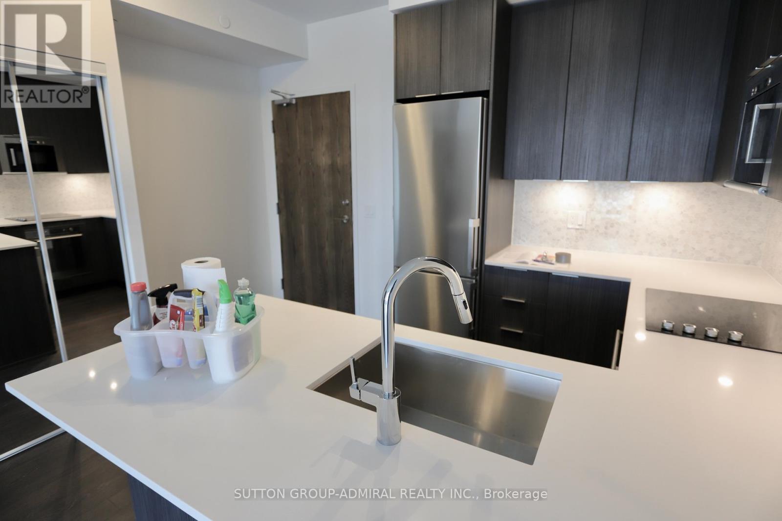 Photo 6 of 203 99 Eagle Rock Way, Vaughan ON