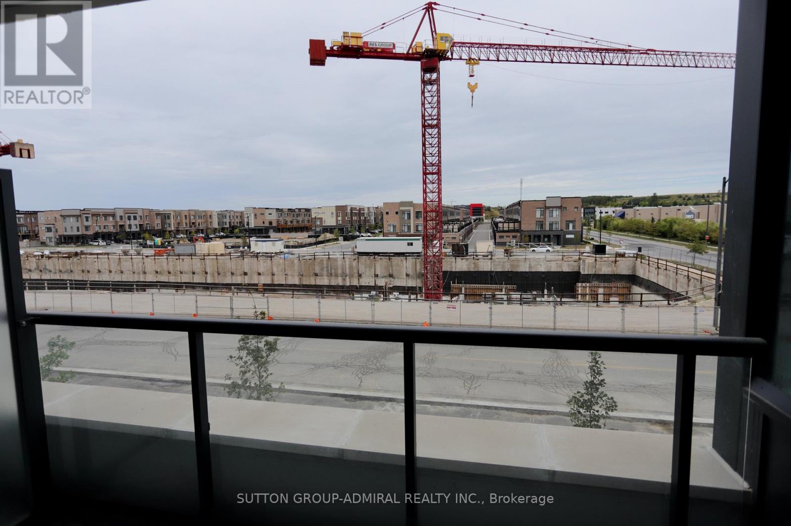Photo 10 of 203 99 Eagle Rock Way, Vaughan ON