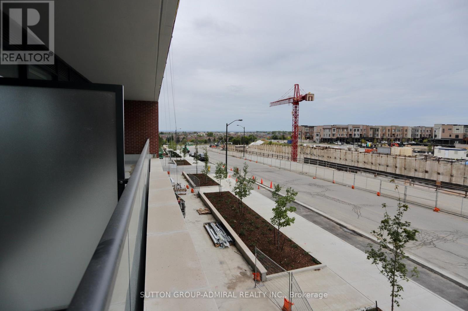 Photo 19 of 203 99 Eagle Rock Way, Vaughan ON