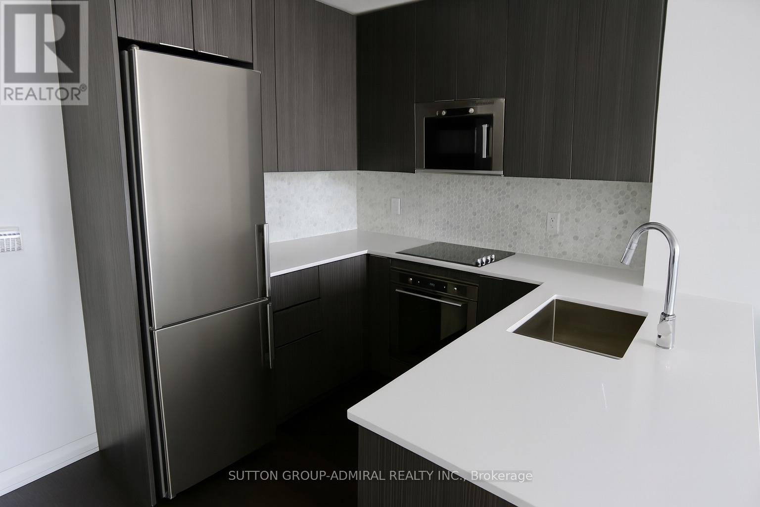 Photo 2 of 203 99 Eagle Rock Way, Vaughan ON