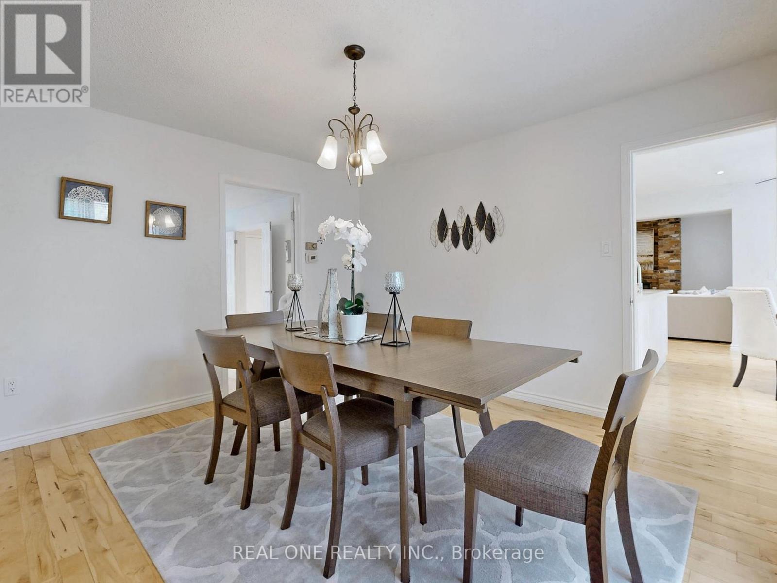 Photo 10 of 35 Aitken Circle, Markham ON