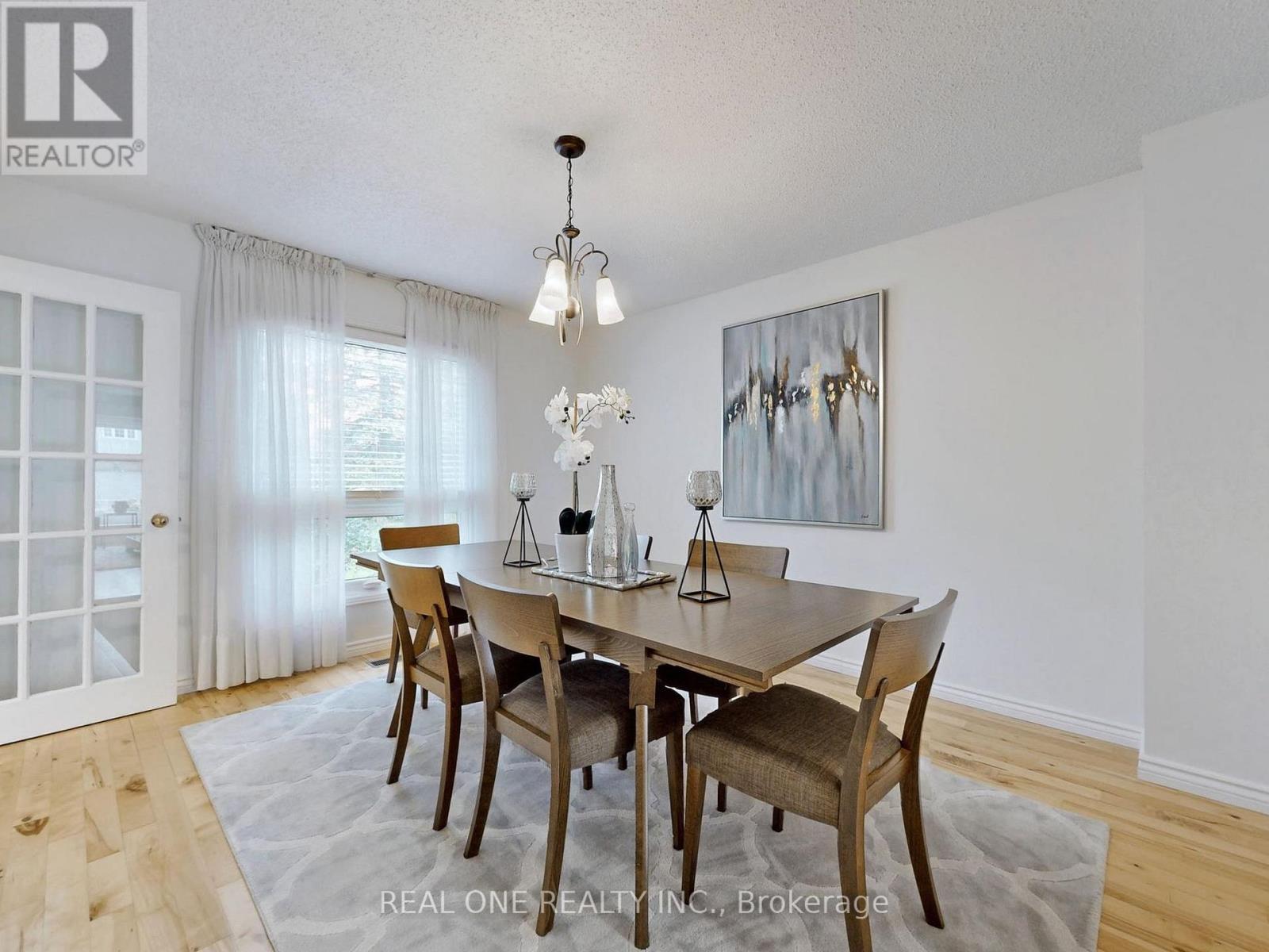 Photo 6 of 35 Aitken Circle, Markham ON