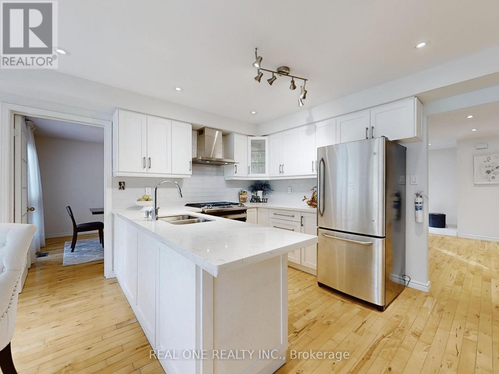 Photo 37 of 35 Aitken Circle, Markham ON
