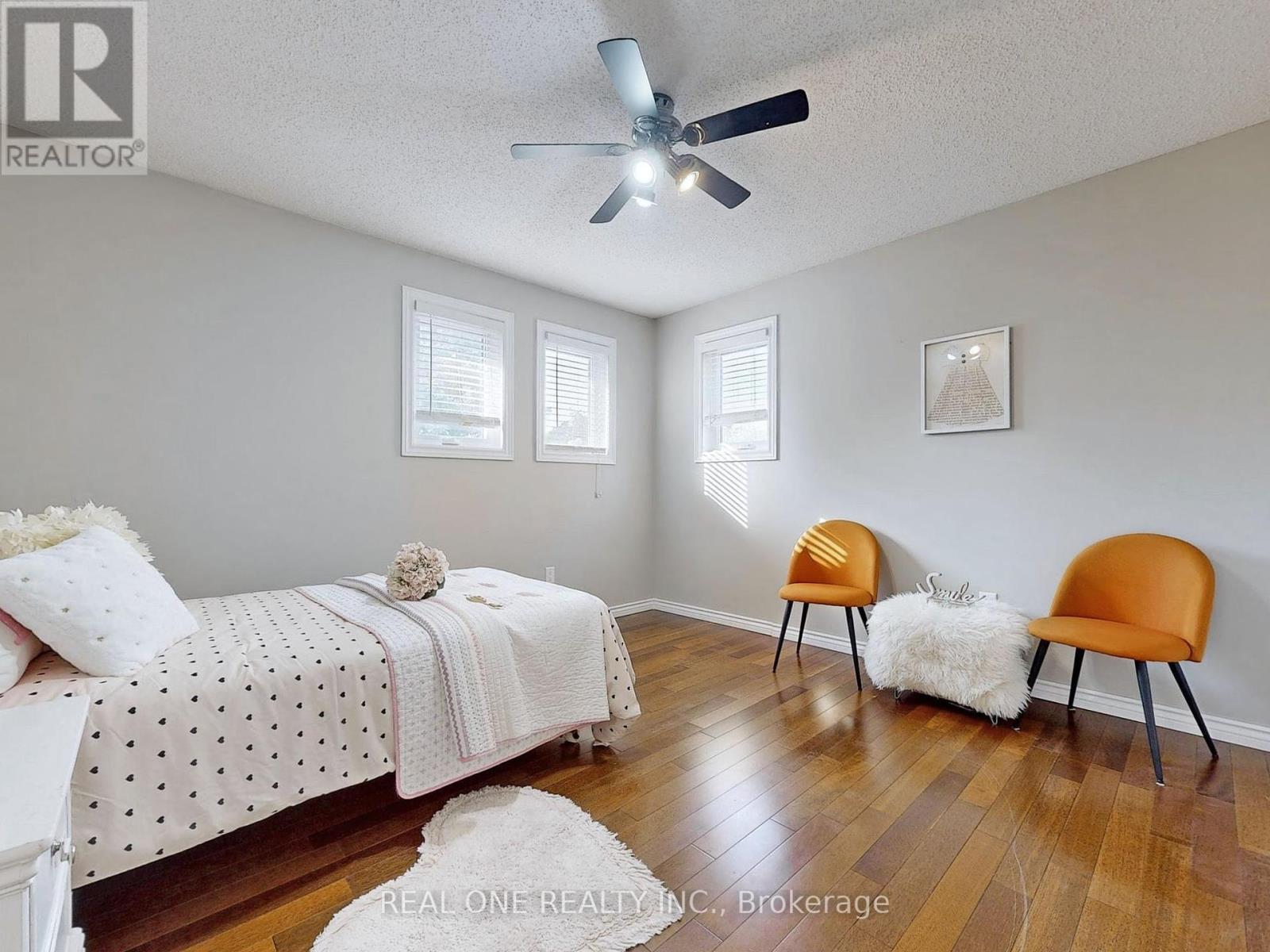 Photo 1 of 35 Aitken Circle, Markham ON