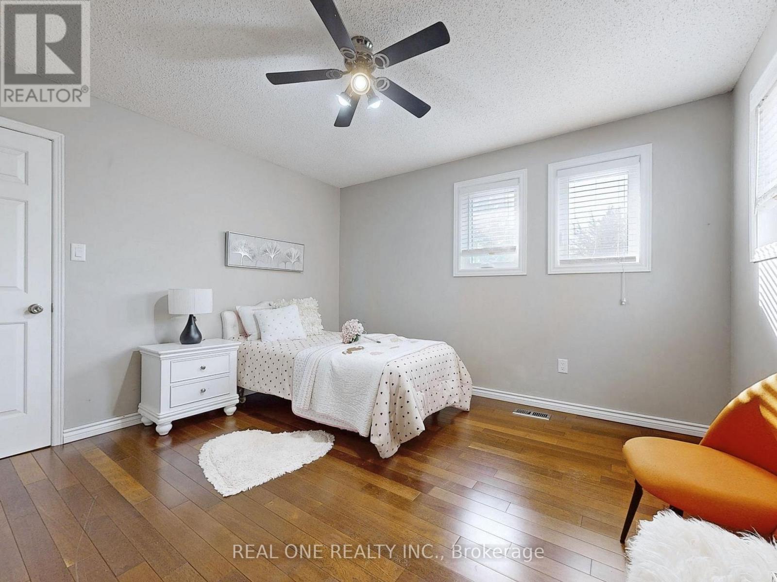 Photo 4 of 35 Aitken Circle, Markham ON