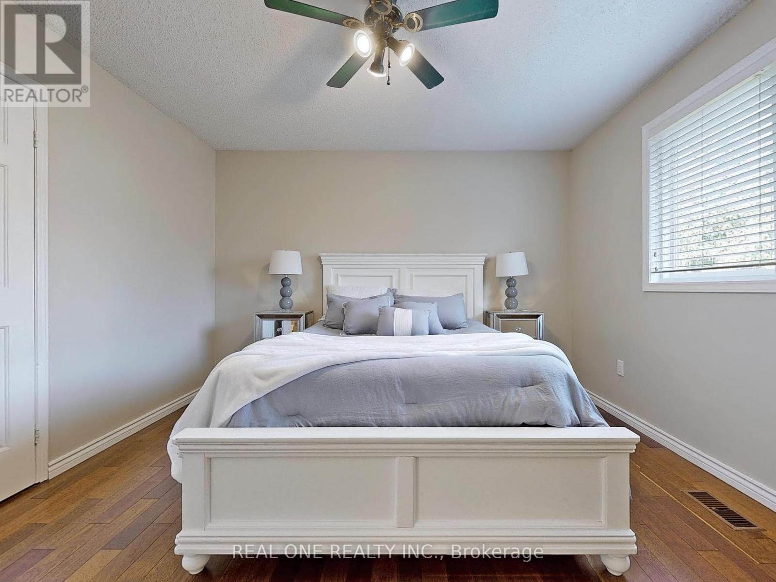 Photo 33 of 35 Aitken Circle, Markham ON