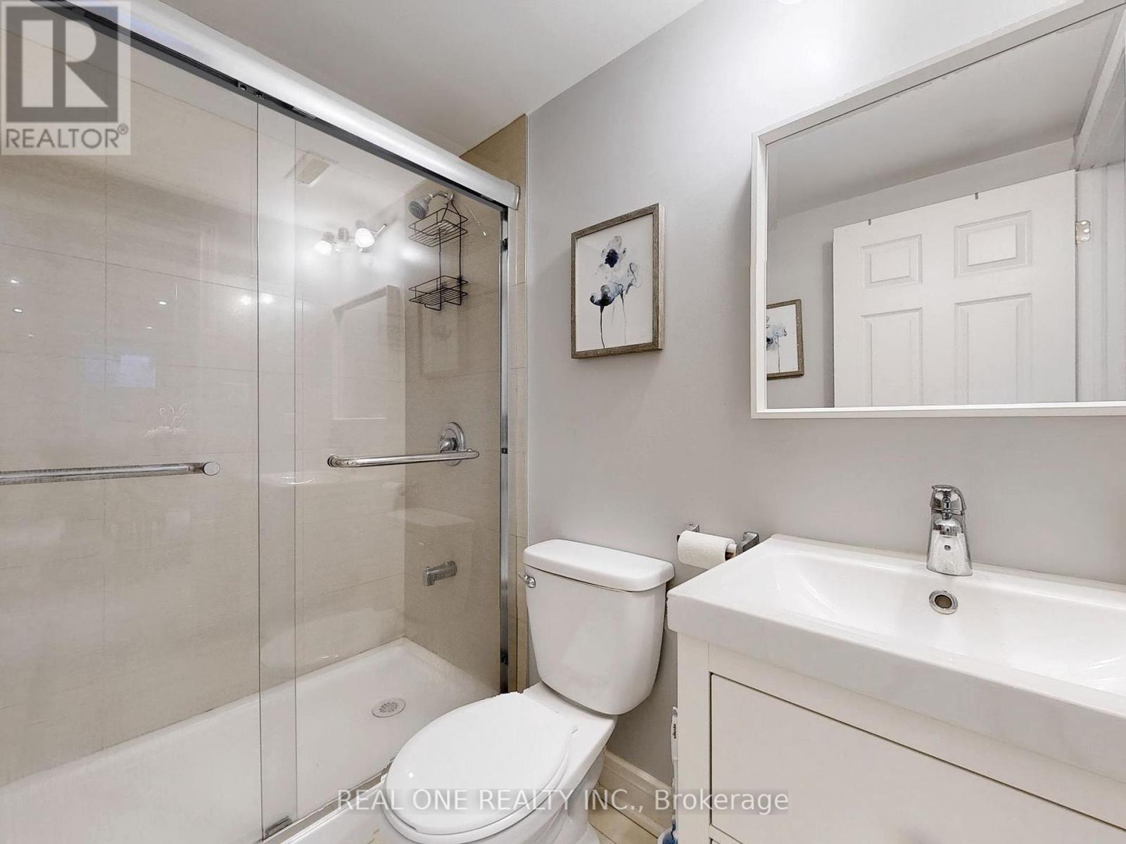 Photo 18 of 35 Aitken Circle, Markham ON