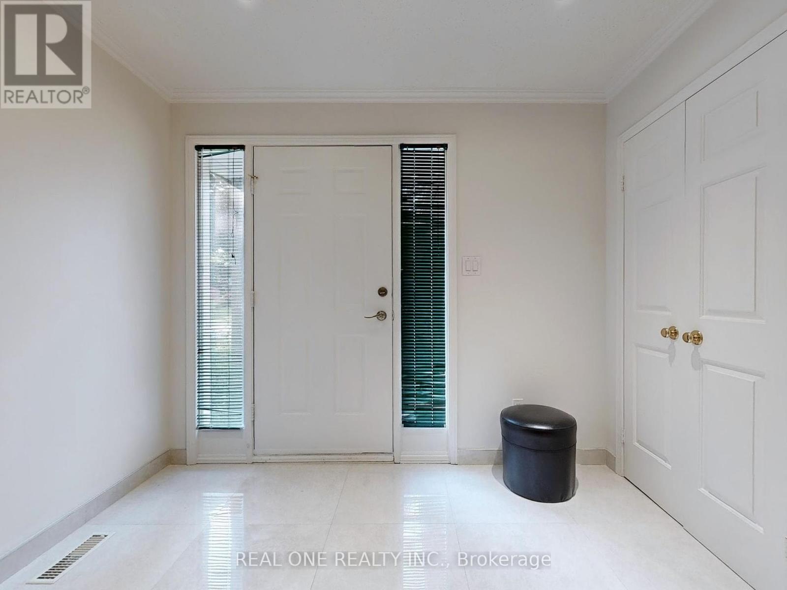 Photo 20 of 35 Aitken Circle, Markham ON