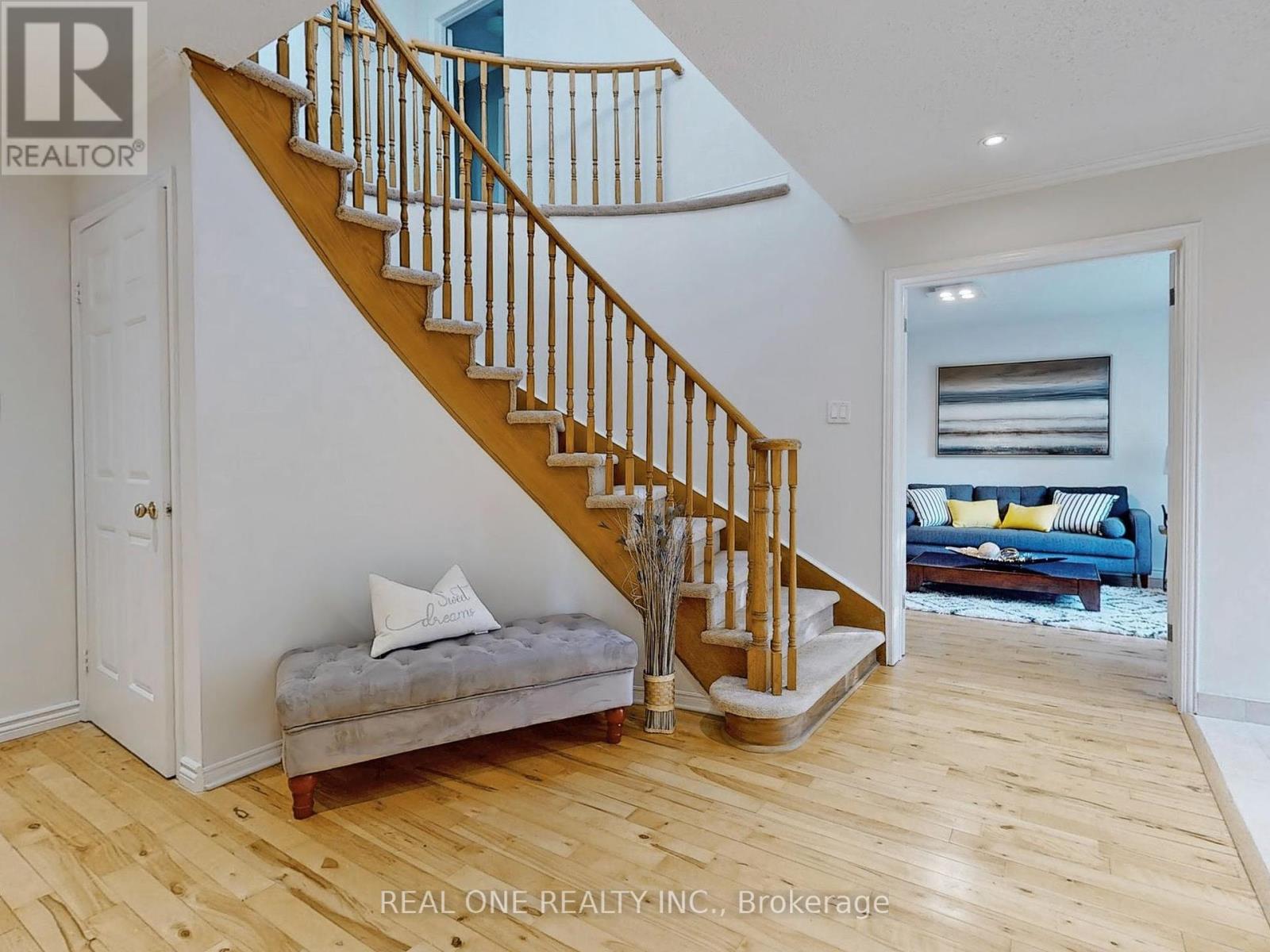 Photo 32 of 35 Aitken Circle, Markham ON