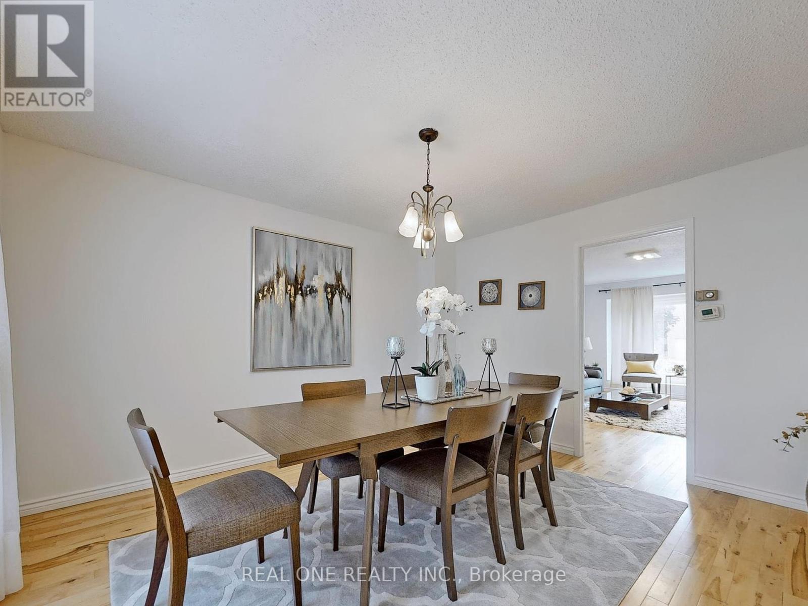 Photo 4 of 35 Aitken Circle, Markham ON