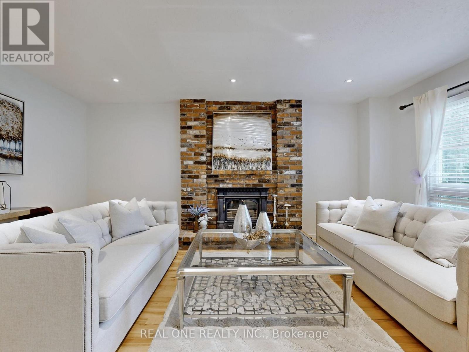 Photo 32 of 35 Aitken Circle, Markham ON