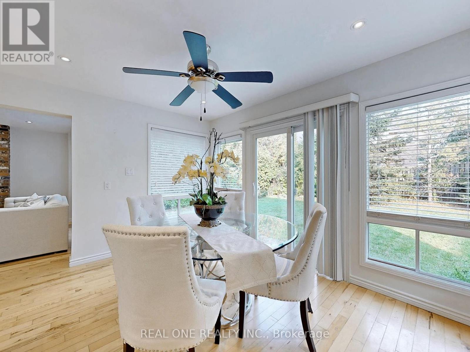 Photo 17 of 35 Aitken Circle, Markham ON