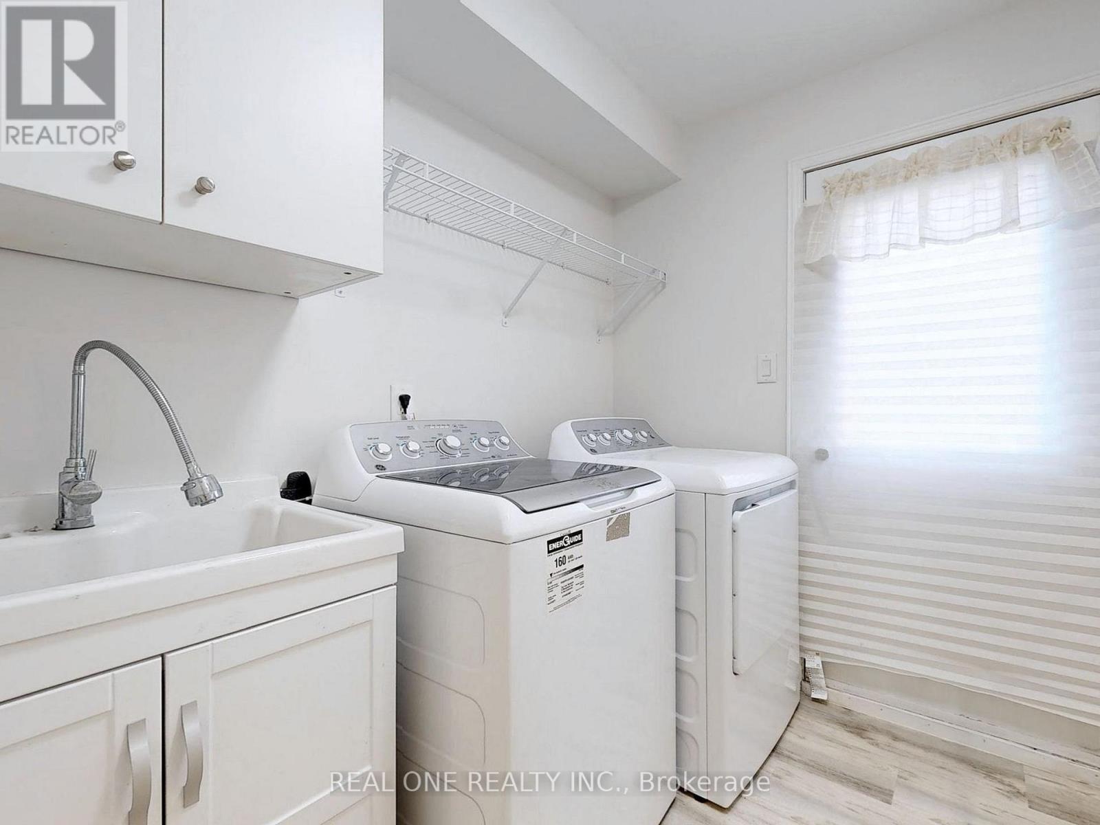 Photo 23 of 35 Aitken Circle, Markham ON