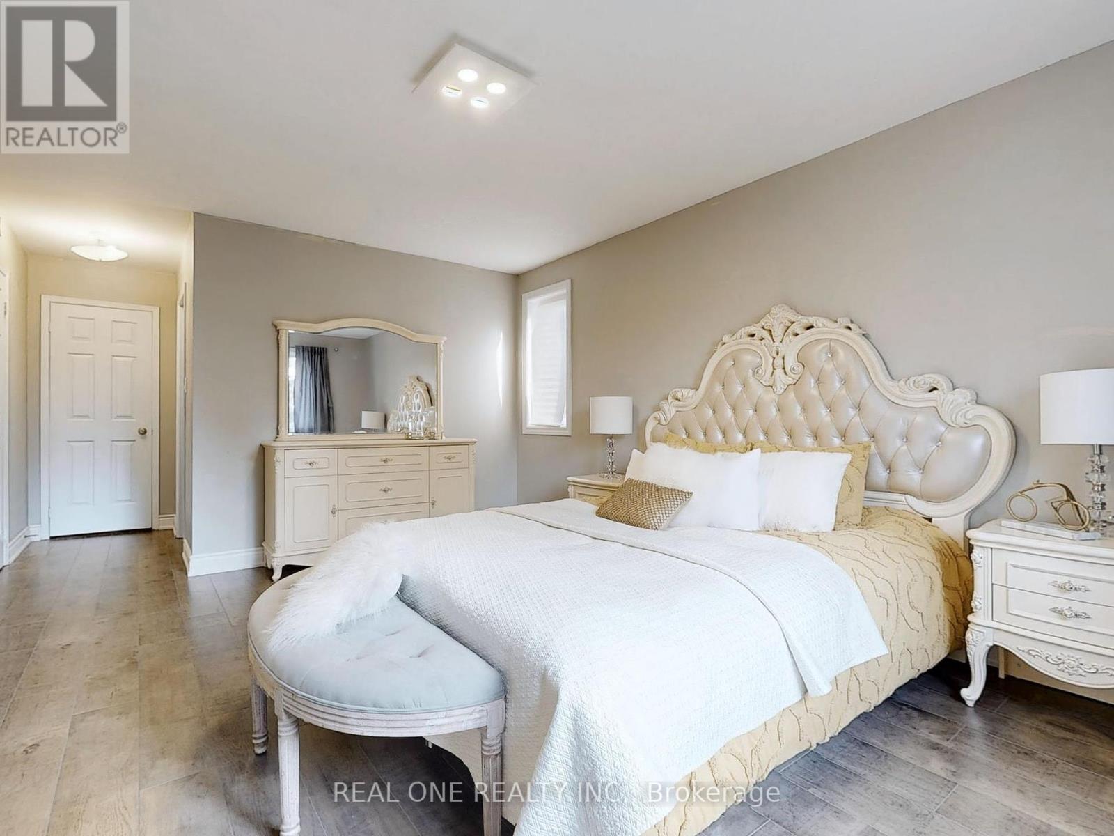Photo 18 of 35 Aitken Circle, Markham ON