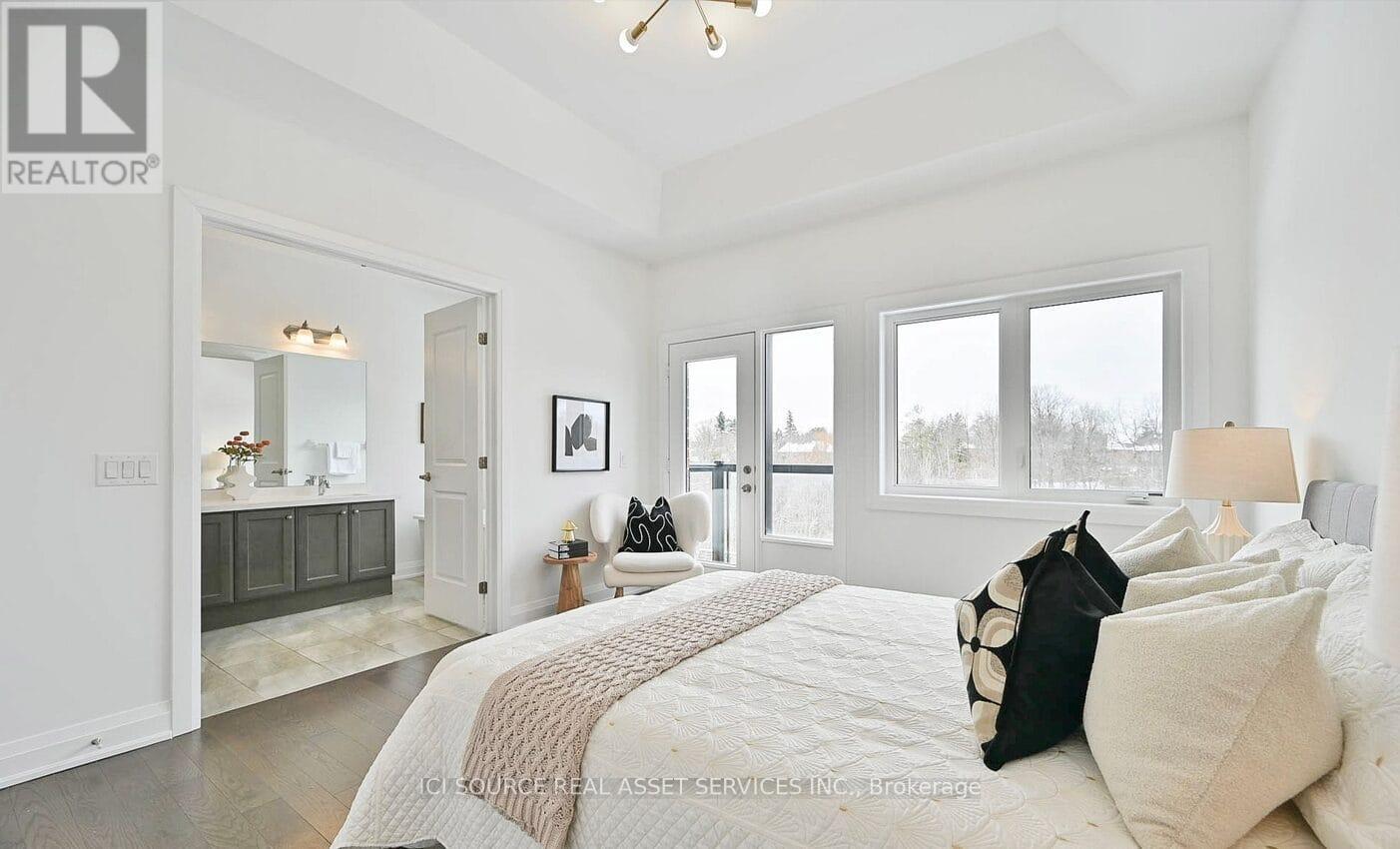 Photo 6 of 64 Duncombe Lane, Richmond Hill ON
