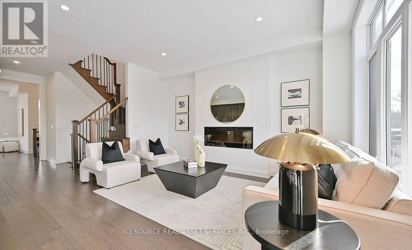Photo 21 of 64 Duncombe Lane, Richmond Hill ON