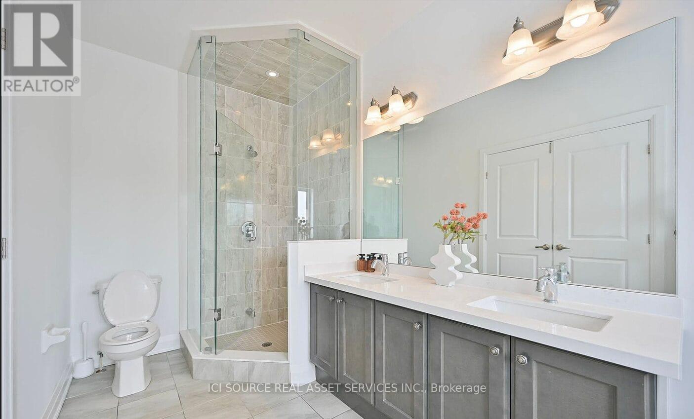 Photo 14 of 64 Duncombe Lane, Richmond Hill ON