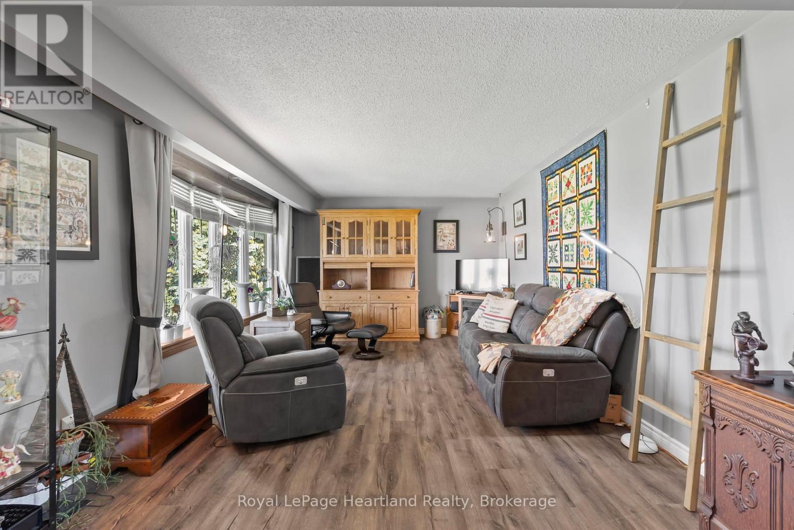 Photo 7 of 8715 Wellington Rd 7 Road, Mapleton ON